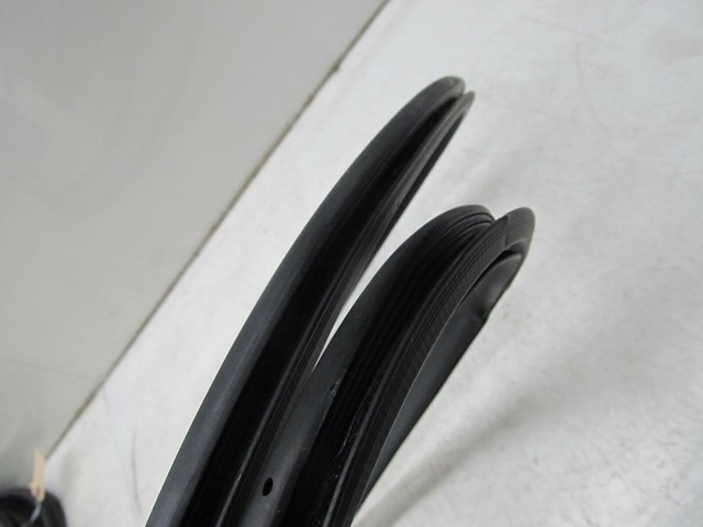 2007-2011 LEXUS GS350 OEM RIGHT REAR PASSENGER DOOR WEATHERSTRIP SEAL TRIM