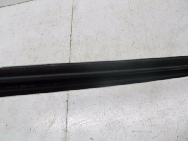 2013-2015 PORSCHE BOXSTER 981 OEM RIGHT DOOR WINDOW WEATHERSTRIP SEAL TRIM