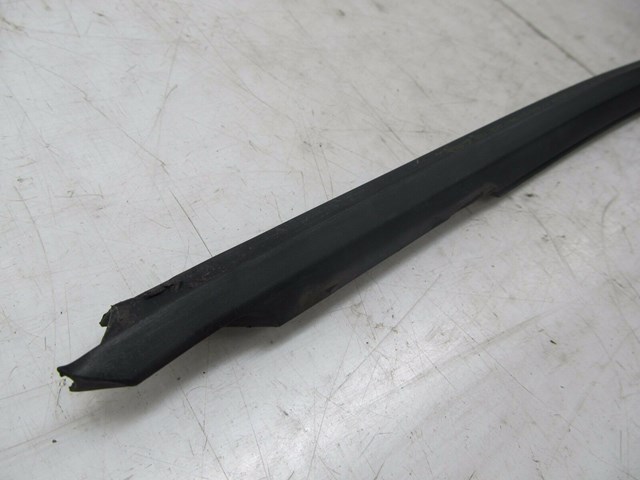 2013-2015 PORSCHE BOXSTER 981 OEM RIGHT DOOR WINDOW WEATHERSTRIP SEAL TRIM