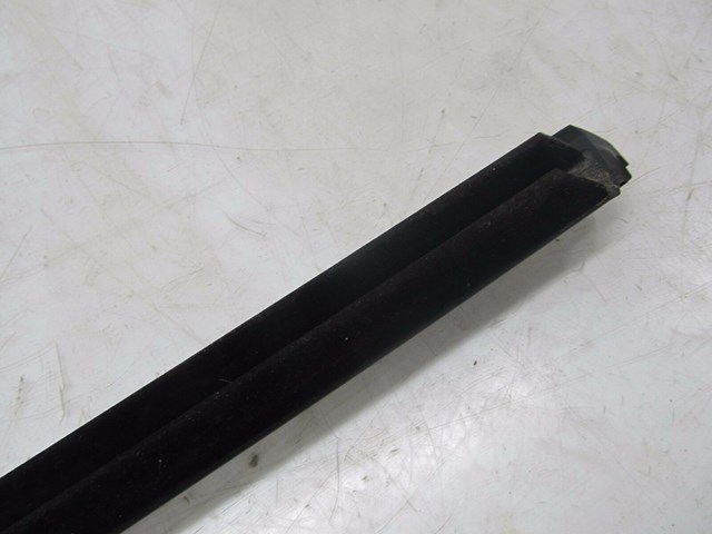 2013-2015 PORSCHE BOXSTER 981 OEM RIGHT DOOR WINDOW WEATHERSTRIP SEAL TRIM