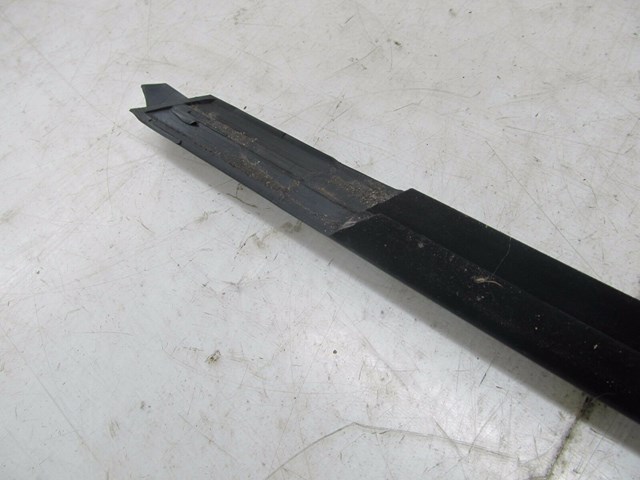 2013-2015 PORSCHE BOXSTER 981 OEM RIGHT DOOR WINDOW WEATHERSTRIP SEAL TRIM