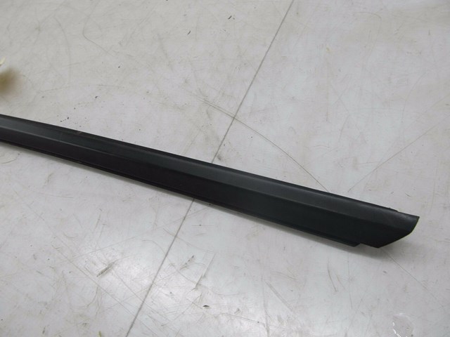 2013-2015 PORSCHE BOXSTER 981 OEM RIGHT DOOR WINDOW WEATHERSTRIP SEAL TRIM