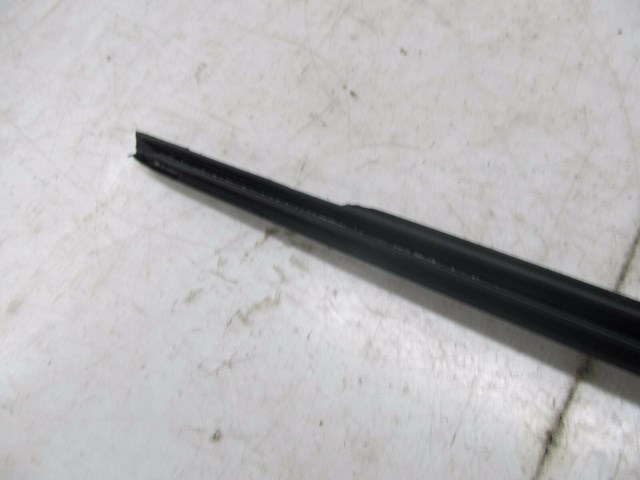 2013-2015 PORSCHE BOXSTER 981 OEM RIGHT DOOR WINDOW WEATHERSTRIP SEAL TRIM