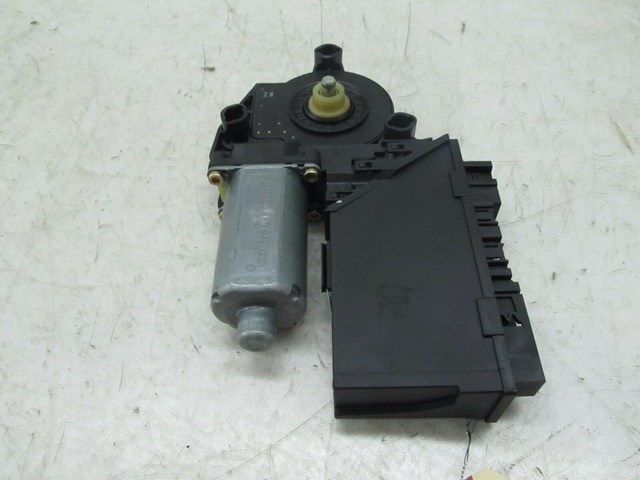2004-2007 VOLKSWAGEN TOUAREG OEM  RIGHT REAR DOOR POWER WINDOW MOTOR 