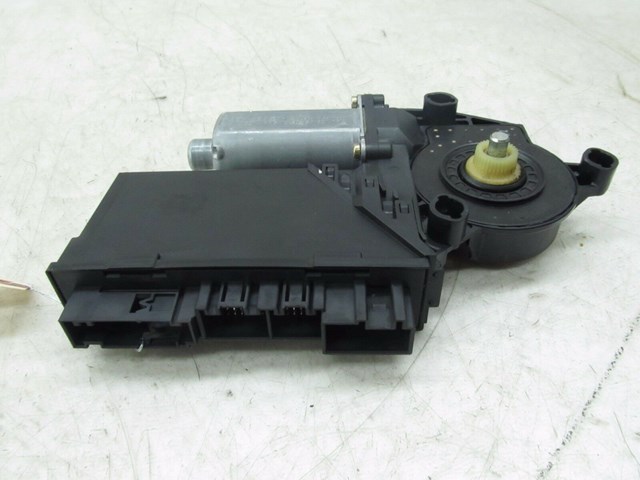2004-2007 VOLKSWAGEN TOUAREG OEM  RIGHT REAR DOOR POWER WINDOW MOTOR 