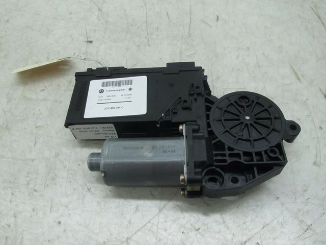 2004-2007 VOLKSWAGEN TOUAREG OEM  RIGHT REAR DOOR POWER WINDOW MOTOR 