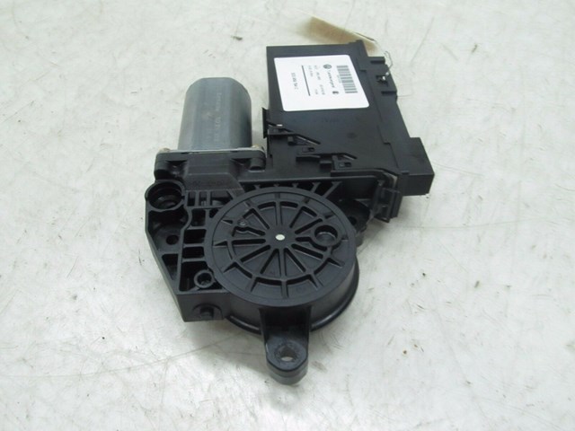 2004-2007 VOLKSWAGEN TOUAREG OEM  RIGHT REAR DOOR POWER WINDOW MOTOR 