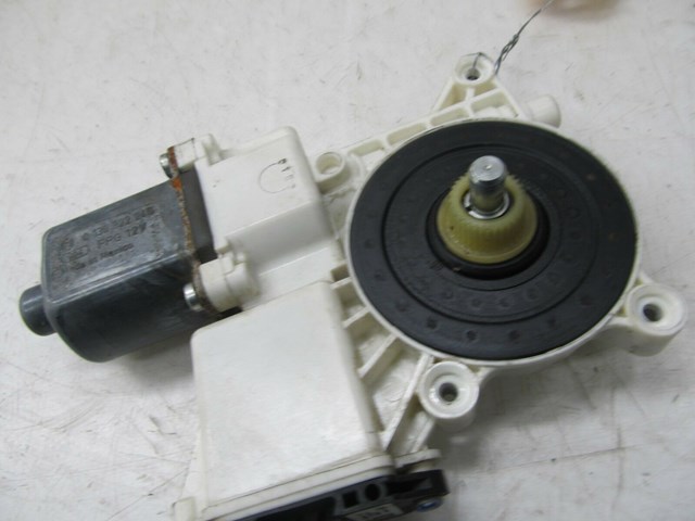 2006-2013 VOLVO C70 T5 OEM RIGHT REAR PASSENGER QUARTER WINDOW MOTOR 31253534