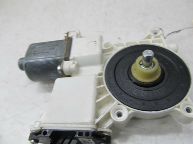 2006-2013 VOLVO C70 T5 OEM RIGHT REAR PASSENGER QUARTER WINDOW MOTOR 31253534