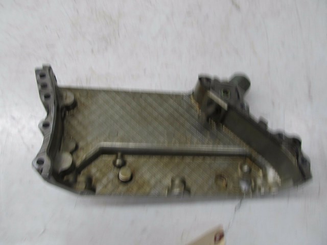 2004-2008 AUDI A8L OEM OEM W12 6.0 ENGINE RIGHT SIDE TIMING COVER PLATE