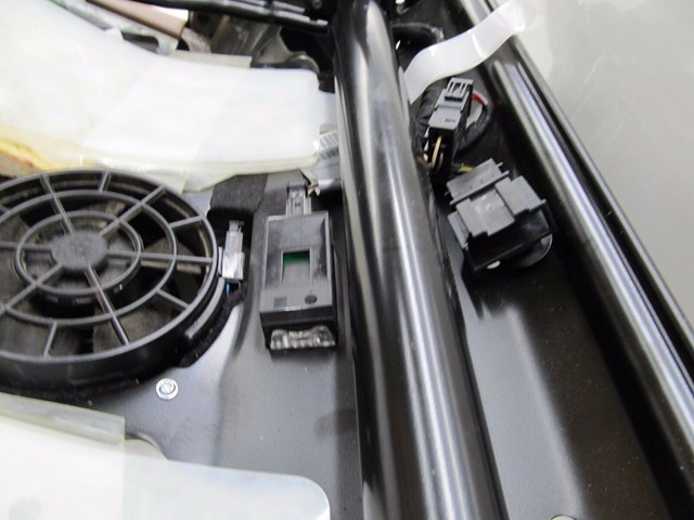 2004-2008 AUDI A8L W12 OEM RIGHT FRONT PASSENGER SIDE SEAT TRACK W/ MOTOR