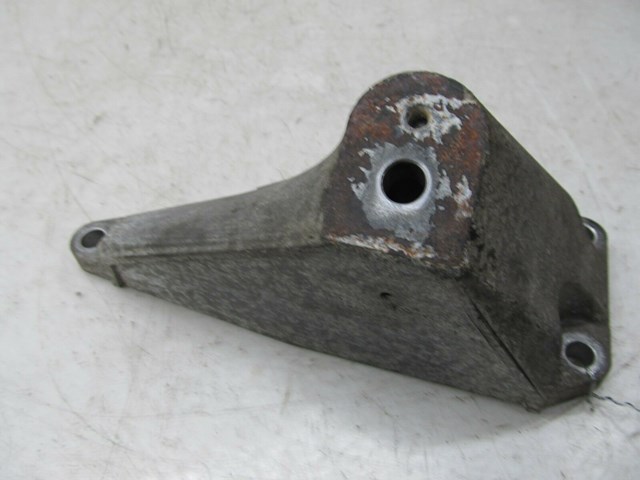 2001-2006 LEXUS LS430 OEM LEFT FRONT ENGINE MOTOR MOUNT SUPPORT BRACKET