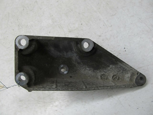 2001-2006 LEXUS LS430 OEM LEFT FRONT ENGINE MOTOR MOUNT SUPPORT BRACKET