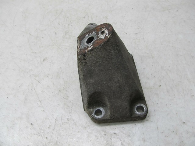 2001-2006 LEXUS LS430 OEM LEFT FRONT ENGINE MOTOR MOUNT SUPPORT BRACKET