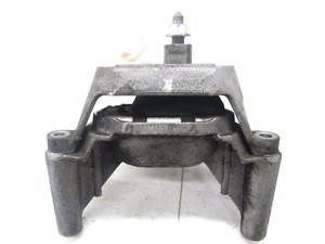 2013-2015 NISSAN ALTIMA OEM RIGHT FRONT ENGINE MOTOR MOUNT SUPPORT BRACKET 