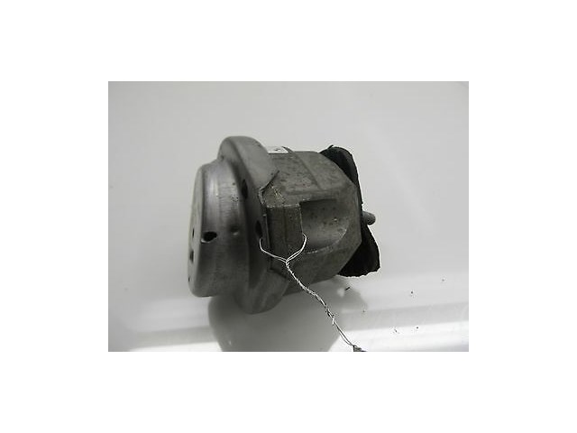 2004-2005 BMW 525i 530i E60 OEM RIGHT FRONT ENGINE SUSPENSION RUBBER MOTOR MOUNT
