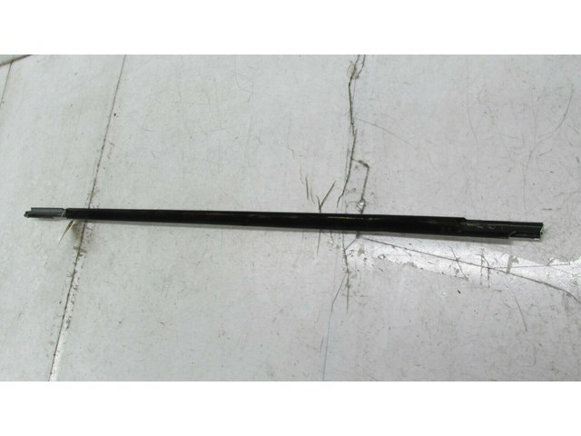 2012-2015 VOLKSWAGEN PASSAT OEM RIGHT FRONT DOOR  BELT MOLDING WEATHERSTRIP