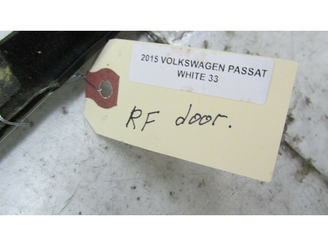 2012-2015 VOLKSWAGEN PASSAT OEM RIGHT FRONT DOOR  BELT MOLDING WEATHERSTRIP