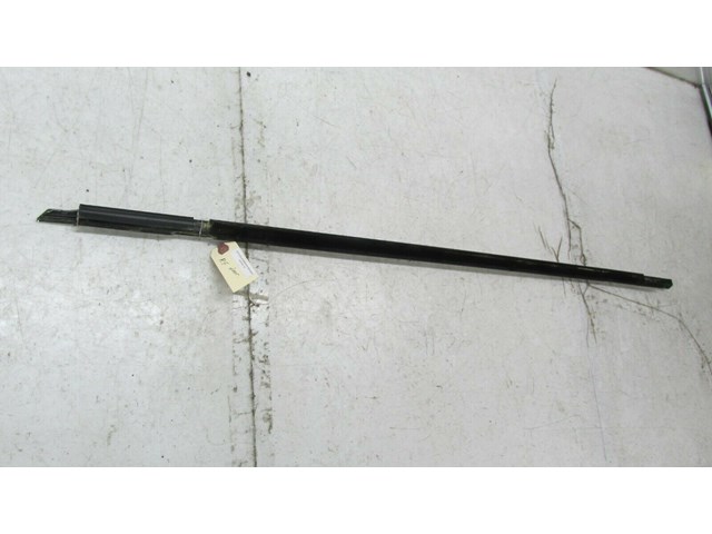 2012-2015 VOLKSWAGEN PASSAT OEM RIGHT FRONT DOOR  BELT MOLDING WEATHERSTRIP