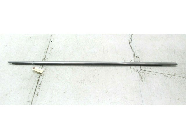 2012-2015 VOLKSWAGEN PASSAT OEM RIGHT FRONT DOOR  BELT MOLDING WEATHERSTRIP