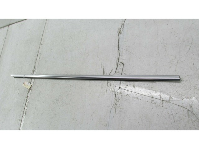 2012-2015 VOLKSWAGEN PASSAT OEM RIGHT FRONT DOOR  BELT MOLDING WEATHERSTRIP