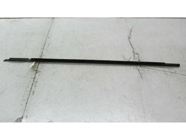 2012-2015 VOLKSWAGEN PASSAT OEM RIGHT FRONT DOOR  BELT MOLDING WEATHERSTRIP