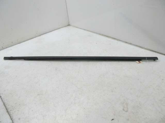 2013-2017 CHEVY TRAVERSE OEM RIGHT FRONT DOOR BELT MOUDLING WINDOW TRIM
