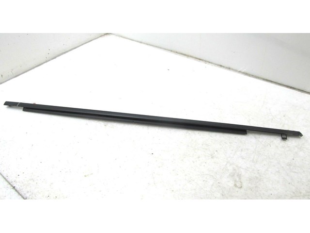 2013-2017 CHEVY TRAVERSE OEM RIGHT FRONT DOOR BELT MOUDLING WINDOW TRIM