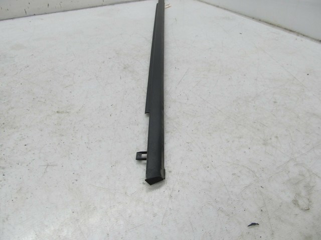 2013-2017 CHEVY TRAVERSE OEM RIGHT FRONT DOOR BELT MOUDLING WINDOW TRIM