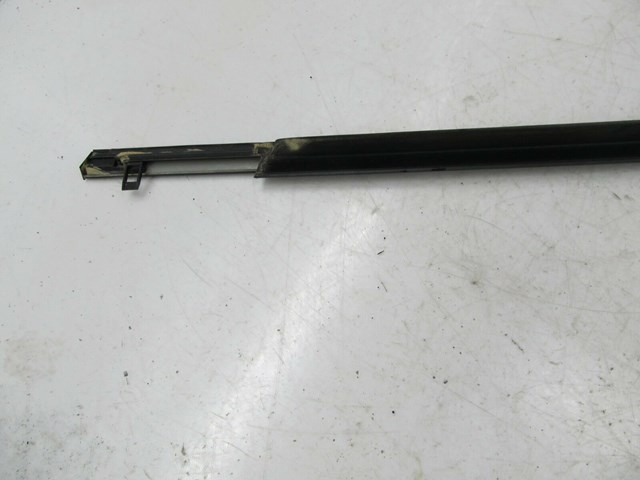 2013-2017 CHEVY TRAVERSE OEM RIGHT FRONT DOOR BELT MOUDLING WINDOW TRIM