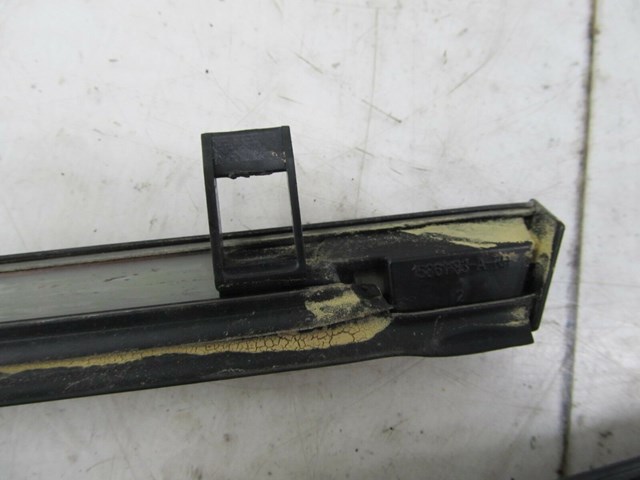 2013-2017 CHEVY TRAVERSE OEM RIGHT FRONT DOOR BELT MOUDLING WINDOW TRIM