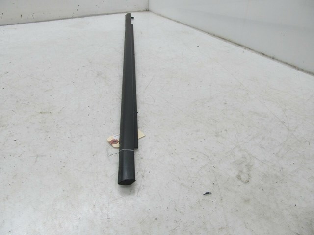 2013-2017 CHEVY TRAVERSE OEM RIGHT FRONT DOOR BELT MOUDLING WINDOW TRIM