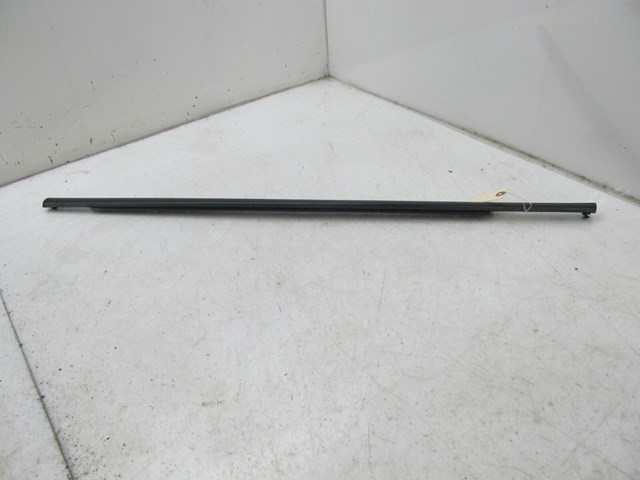 2013-2017 CHEVY TRAVERSE OEM RIGHT REAR DOOR BELT MOUNDING WINDOW TRIM