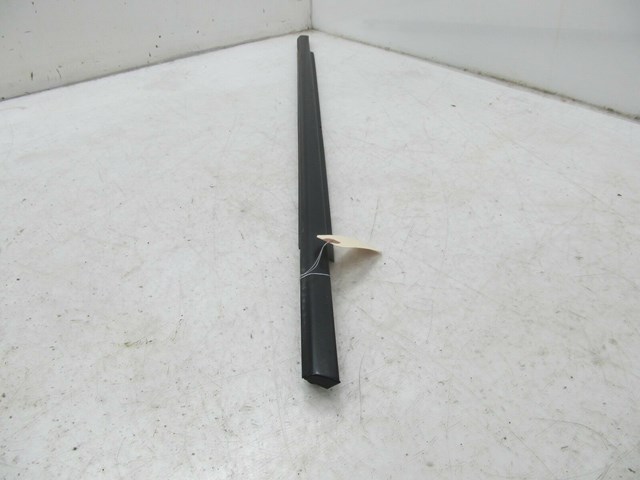 2013-2017 CHEVY TRAVERSE OEM RIGHT REAR DOOR BELT MOUNDING WINDOW TRIM