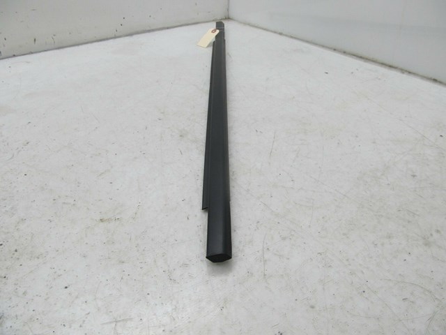 2013-2017 CHEVY TRAVERSE OEM RIGHT REAR DOOR BELT MOUNDING WINDOW TRIM