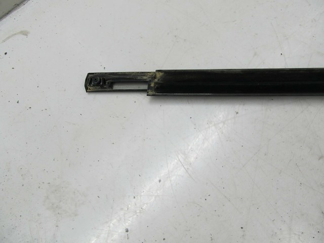 2013-2017 CHEVY TRAVERSE OEM RIGHT REAR DOOR BELT MOUNDING WINDOW TRIM