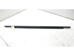 2013-2017 CHEVY TRAVERSE OEM RIGHT REAR DOOR BELT MOUNDING WINDOW TRIM