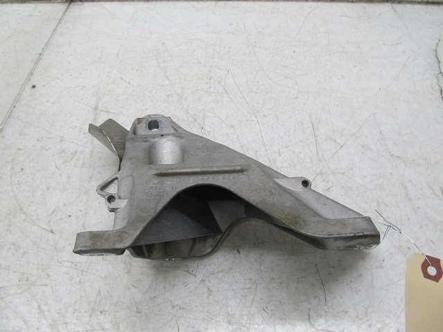  2009-2013 BMW 328i E93 E92 LCI OEM RIGHT FRONT ENGINE MOTOR MOUNT BRACKET 