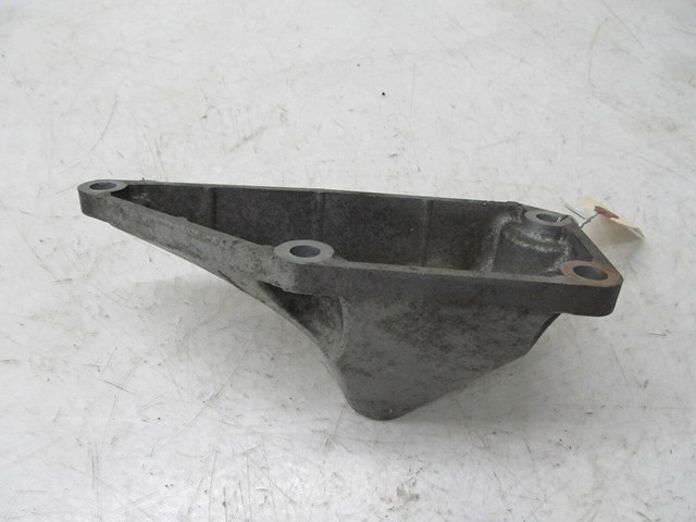   2001-2006 LEXUS LS430 OEM LEFT FRONT ENGINE MOTOR MOUNT SUPPORT BRACKET 