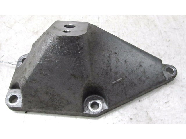   2001-2006 LEXUS LS430 OEM LEFT FRONT ENGINE MOTOR MOUNT SUPPORT BRACKET 