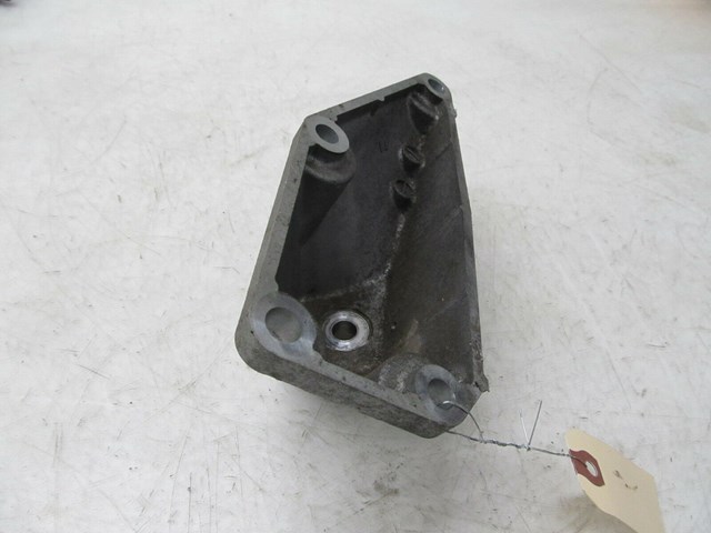   2001-2006 LEXUS LS430 OEM LEFT FRONT ENGINE MOTOR MOUNT SUPPORT BRACKET 