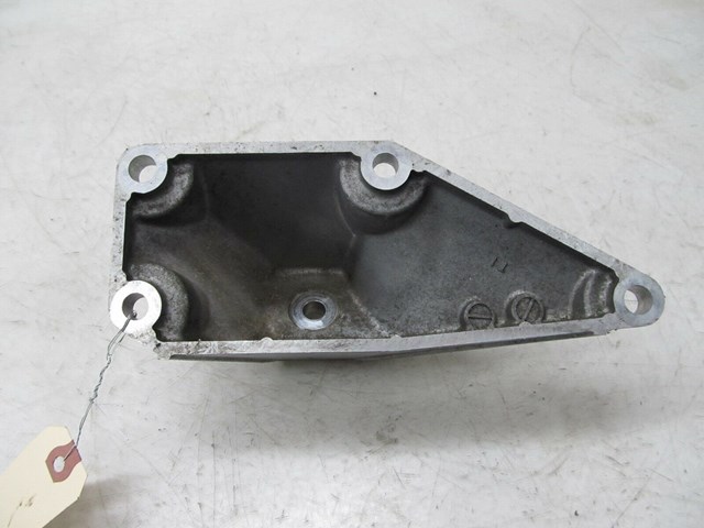   2001-2006 LEXUS LS430 OEM LEFT FRONT ENGINE MOTOR MOUNT SUPPORT BRACKET 