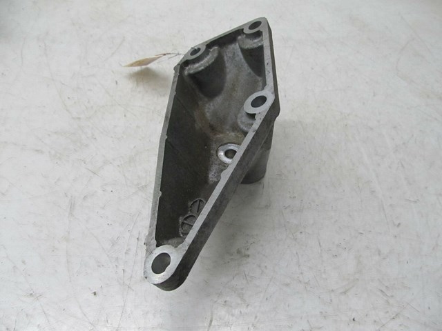   2001-2006 LEXUS LS430 OEM LEFT FRONT ENGINE MOTOR MOUNT SUPPORT BRACKET 