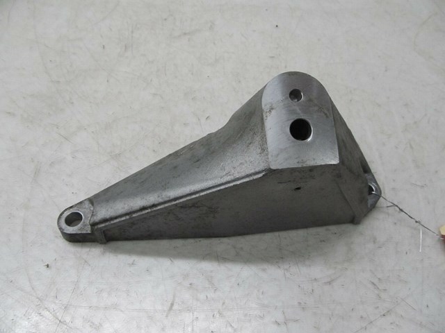   2001-2006 LEXUS LS430 OEM LEFT FRONT ENGINE MOTOR MOUNT SUPPORT BRACKET 