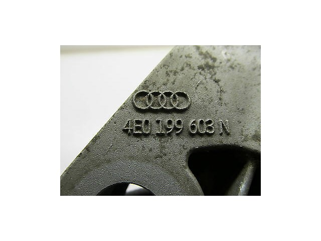 2004-2006 AUDI A8 L QUATTRO D3 OEM RIGHT FRONT ENGINE MOTOR MOUNT BRACKET