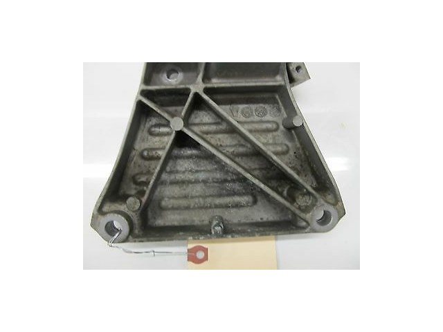  2004-2006 AUDI A8 L QUATTRO D3 OEM RIGHT SIDE FRONT MOTOR MOUNT BRACKET