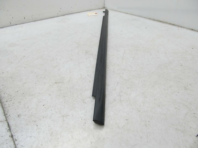 2013-2017 CHEVY TRAVERSE OEM LEFT FRONT DOOR BELT MOUNDING WINDOW TRIM