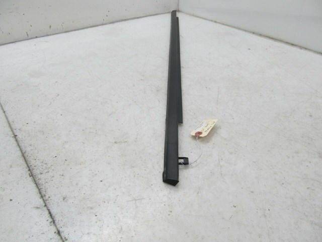2013-2017 CHEVY TRAVERSE OEM LEFT FRONT DOOR BELT MOUNDING WINDOW TRIM