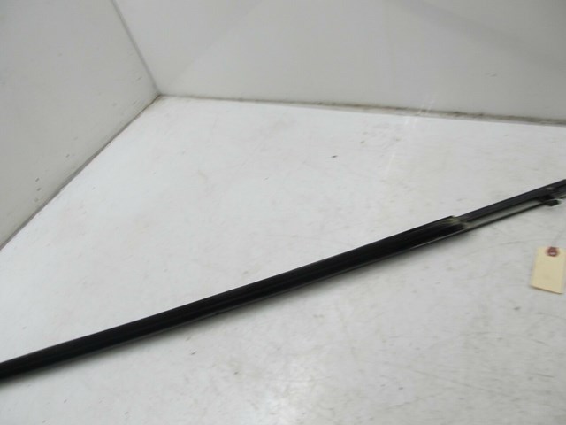 2013-2017 CHEVY TRAVERSE OEM LEFT FRONT DOOR BELT MOUNDING WINDOW TRIM