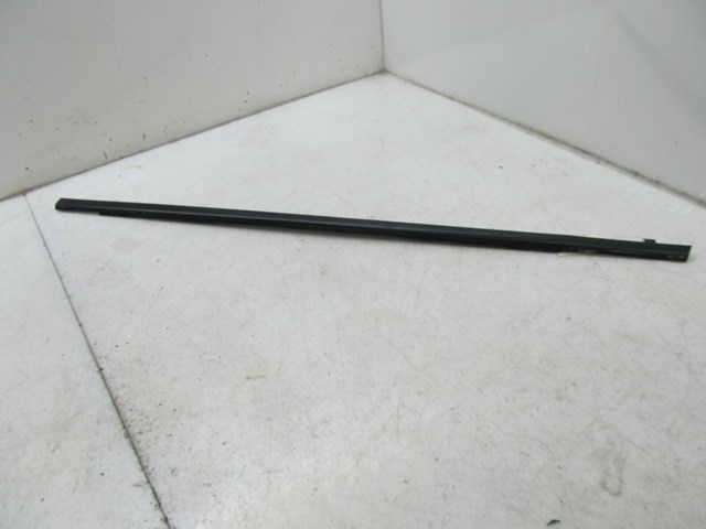 2013-2017 CHEVY TRAVERSE OEM LEFT FRONT DOOR BELT MOUNDING WINDOW TRIM